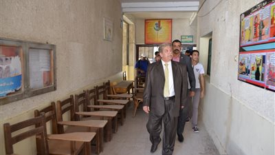 بالصور.. محافظ الإسماعيلية يحيل مديرة «الطائف التجريبية» للتحقيقات