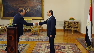 أسبوع رئاسي حافل.. السيسي يؤكد دعم مصر للعراق.. يبحث تعزيز الشراكة مع فرنسا والصين وقبرص.. يكلف الحكومة بتطوير التعليم وشركات قطاع الأعمال.. وعباس كامل يؤدي اليمين الدستورية
