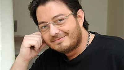 أحمد زاهر مهنئا تامر حسني على نجاح «ناسيني ليه»: فيلم صغير مش كليب