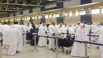 تخبط في سوق العمرة بعد تحرير التأشيرات