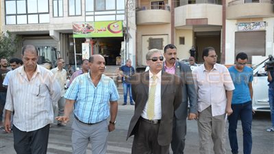 بالصور.. محافظ الإسماعيلية يتابع رفع كفاءة طريق البلاجات