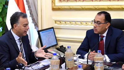 «مدبولي» يتابع مع وزير النقل الموقف التنفيذي لمشروعات المترو