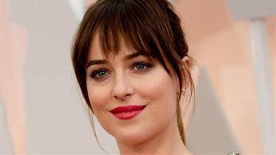 داكوتا جونسون تنشر رقم هاتفها لتستمع إلى قصص العنف ضد النساء