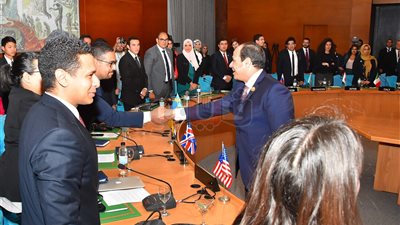 السيسي يشارك في جلسة محاكاة مجلس الأمن بمنتدى شباب العالم.. يطالب بتسليم وثيقة قرارات الجلسة للأمم المتحدة.. يؤكد مناقشة القضايا بشكل حضاري وموضوعي.. ووزير خارجية فرنسا: سعيد بوجودي بينكم