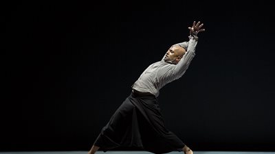 الراقص البريطاني أكرم خان يستعد لجولة الوداع