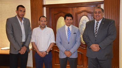 وزير الرياضة يبحث دعم الأبطال الرياضيين مع عدد من الشركات