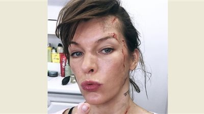 ميلا جوفيفيتش تنشر أول صورة لها من كواليس فيلم «Monster Hunter»