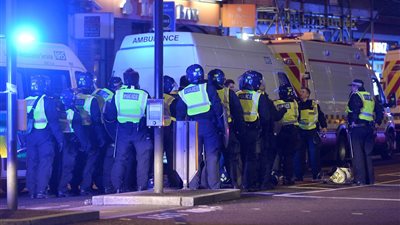 مجلس مسلمي بريطانيا يدعو السلطات لتعزيز حماية المساجد بعد حادث الدهس