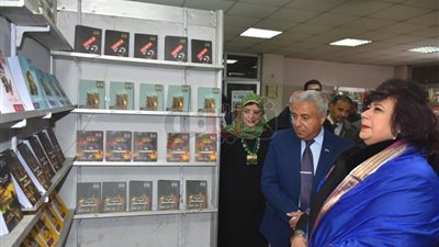 وزيرة الثقافة ومحافظ أسوان يفتتحان معرض الكتاب (فيديو وصور)