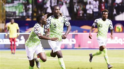 إيجالو وأحمد موسى يقودان هجوم نيجيريا في موقعة جنوب أفريقيا