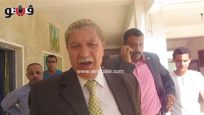 محافظ الإسماعيلية للعاملين بمدرسة: «اشتغلوا وإلا أروحكم كلكم بيوتكم»