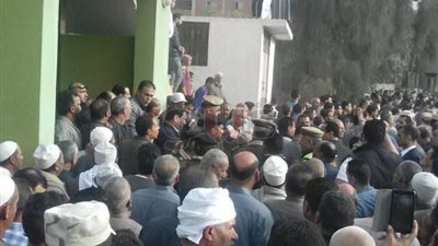 محافظ ومدير أمن الغربية يتقدمان جنازة الشهيد «محمد إبراهيم»