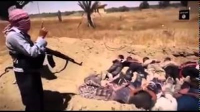 «داعش» ينشر مشاهد قتل جماعي جديدة من «مجزرة سبيكر» بالعراق