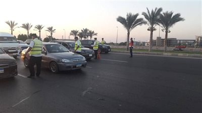 المرور تشن حملات رادار والكشف عن المخدرات أعلى الطرق السريعة