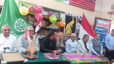 مدرسة بالدقهلية تخصص يوما سنويا لتكريم الأب المثالي (صور)