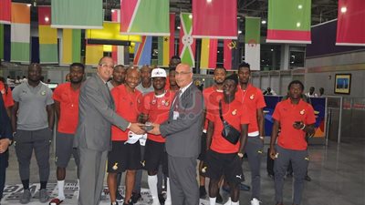 منتخب غانا يغادر مطار القاهرة بعد الخسارة من تونس (صور)