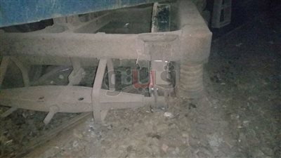 أول صور لحادث خروج عربة قطار عن القضبان بقليوب