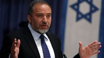 ليبرمان: حكومتنا تدفن رأسها بالرمال مع حماس من أجل الانتخابات