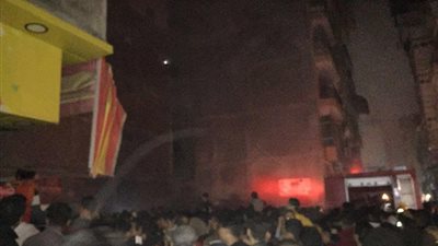 19 حالة اختناق في حريق عقار بدمياط (صور)