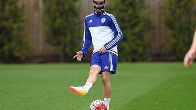 بالصور.. «بيدرو» ينضم لقائمة «المقنعين» في كرة القدم