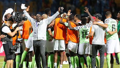 نيجيريا تخطف تأهلا قاتلا لنصف نهائي الكان بالفوز على جنوب أفريقيا 1/2 (فيديو)