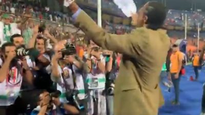 كانو يقود احتفالات جماهير نيجيريا بالتأهل للمربع الذهبي للكان (فيديو)