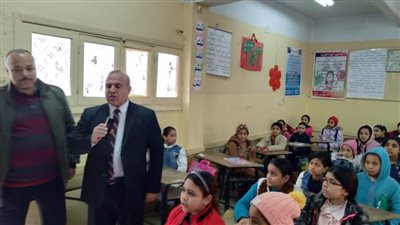 بكاء هستيري بين طلاب الصف الثالث الابتدائي بالمنصورة بعد توزيع امتحان الدين