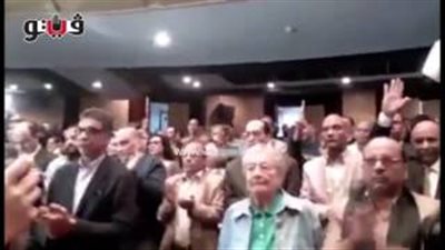 بالفيديو..«الصحفيون» يهتفون داخل النقابة رافعين الأقلام