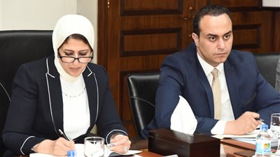 هالة زايد ومعيط يبحثان تمويل نظام التأمين الصحي الجديد