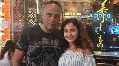 محمود عبد المغني في أحدث ظهور مع ابنته مريم