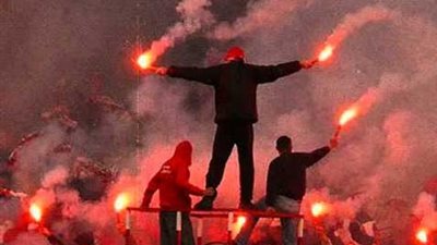 مشادات بين الجماهير المالية وأعضاء ألتراس أهلاوي بمالي