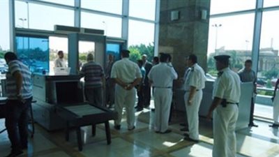 ضبط 18 هاربا من أحكام قضائية خلال حملة أمنية بمطار القاهرة