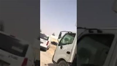 بالفيديو.. سعودي يرصد جزارين ينقلان لحوما فاسدة بشاحنة