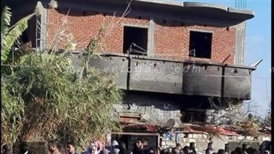 تفاصيل مذبحة البحيرة.. العثور على 7 جثث من أسرة واحدة.. الفحص الطبي يكشف وجود طعنات وحروق.. والتحفظ على 3 أشخاص | صور