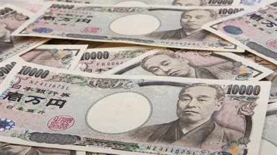 الين يعاني وسط ترقب لتصريحات من مسئولي مجلس الاحتياطي