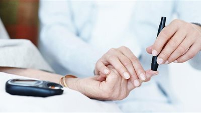 استشاري سعودي يقدم 12 نصيحة مهمة لمرضى السكري من الحجاج