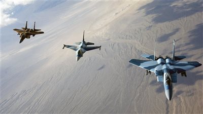 طيران التحالف الدولي يقصف مسلحي داعش الخارجين من لبنان