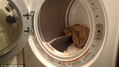 وداعا للمكواة.. خدعة منزلية مجانية لفرد الملابس (فيديو وصور)