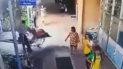 لحظة إسقاط مريضة أثناء نقلها داخل مستشفى (فيديو)