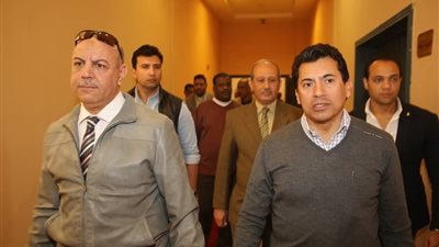 وزير الرياضة يتفقد المدينة الشبابية بأسوان (صور)