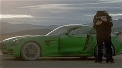 مرسيدس تنفذ رغبة كفيف في قيادة سيارتها الرياضية (فيديو)