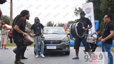 بالصور.. فيات تقدم «تيبو» العائلية على أنغام الطبل والمزمار