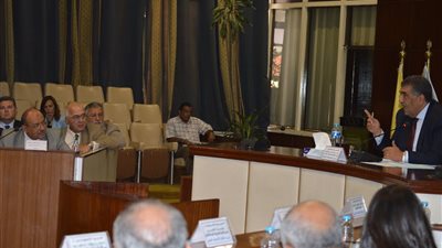 وزير قطاع الأعمال يعتمد موازنة الشركة القابضة للتشييد والتعمير