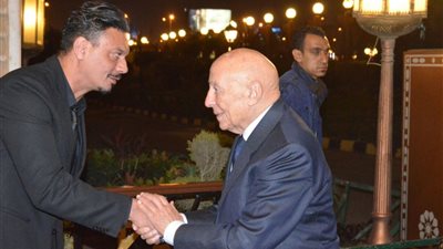 بالصور.. الكينج والسقا وشيرين رضا في عزاء والدة عباس أبو الحسن