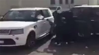 بالفيديو.. لحظة تحرش شاب يستقل سيارة بفتاة في السعودية