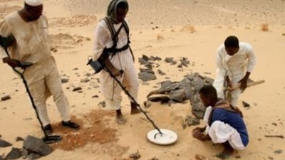 ضبط 13 شخصا بينهم سودانيين ينقبون عن الذهب في أسوان