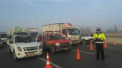 حملات مرورية على الطرق لضبط المخالفين (صور)