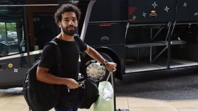 محمد صلاح يغادر مطار القاهرة إلى بيروت