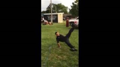 بالفيديو والصور.. شرطي أمريكي يشعل حفل شواء بـ«وصلة رقص»