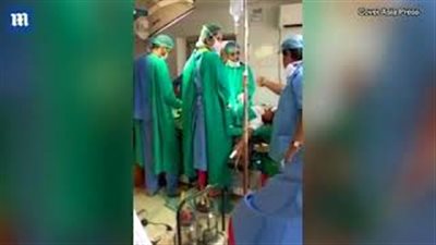 بالفيديو والصور.. شجار طبيبين بغرفة عمليات يتسبب في وفاة جنين